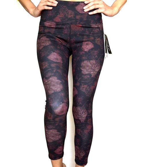 VOGO Athletica Pants - VOGO Athletica Absolutely Fit Tag - Black and Pink